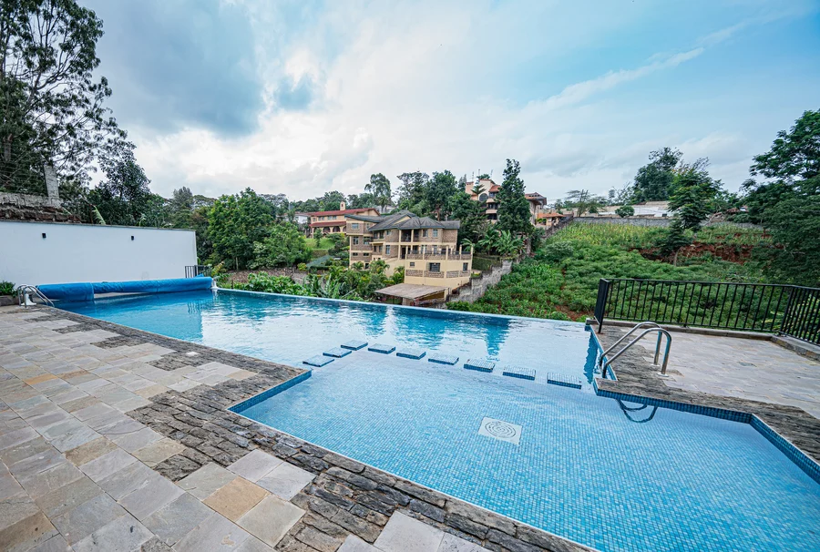 Elsie Ridge · Exterior & Pool