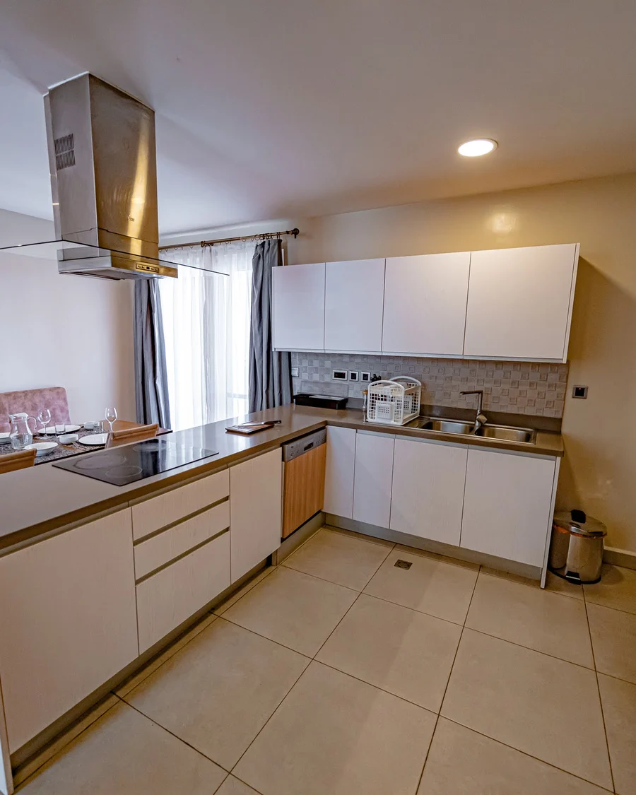 Kitchen & Dining